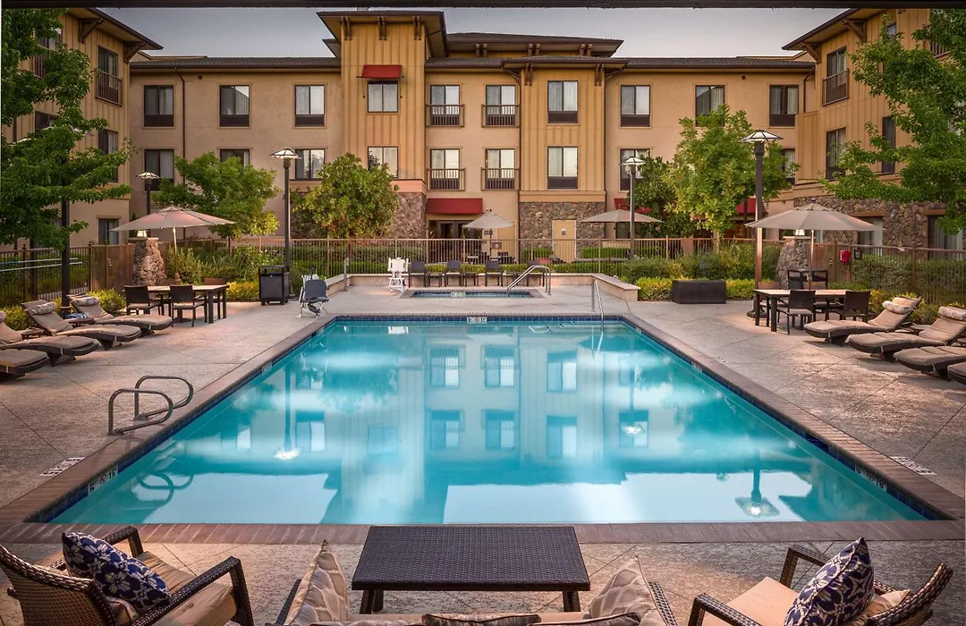 Hampton Inn & Suites Windsor-Sonoma Wine Country-1